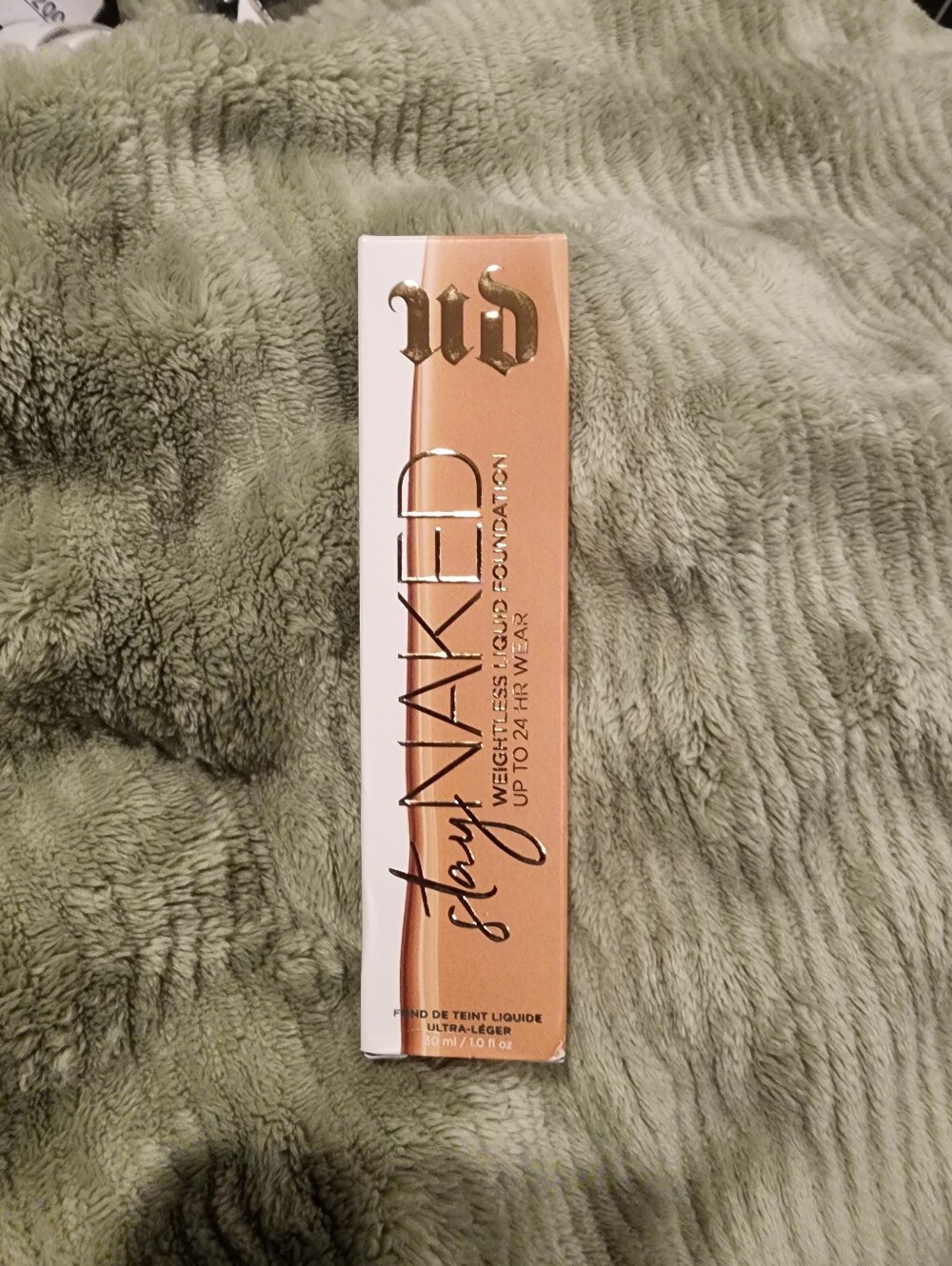 Stay Naked Foundation #40CP